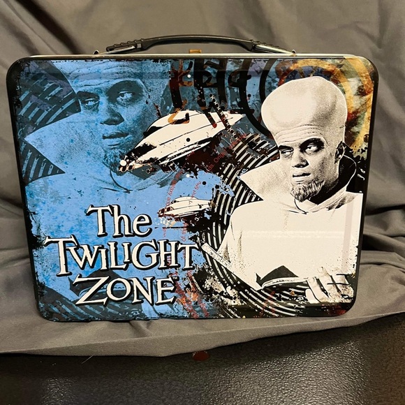 The Twilight Zone Lunchbox 2012 - Picture 1 of 5
